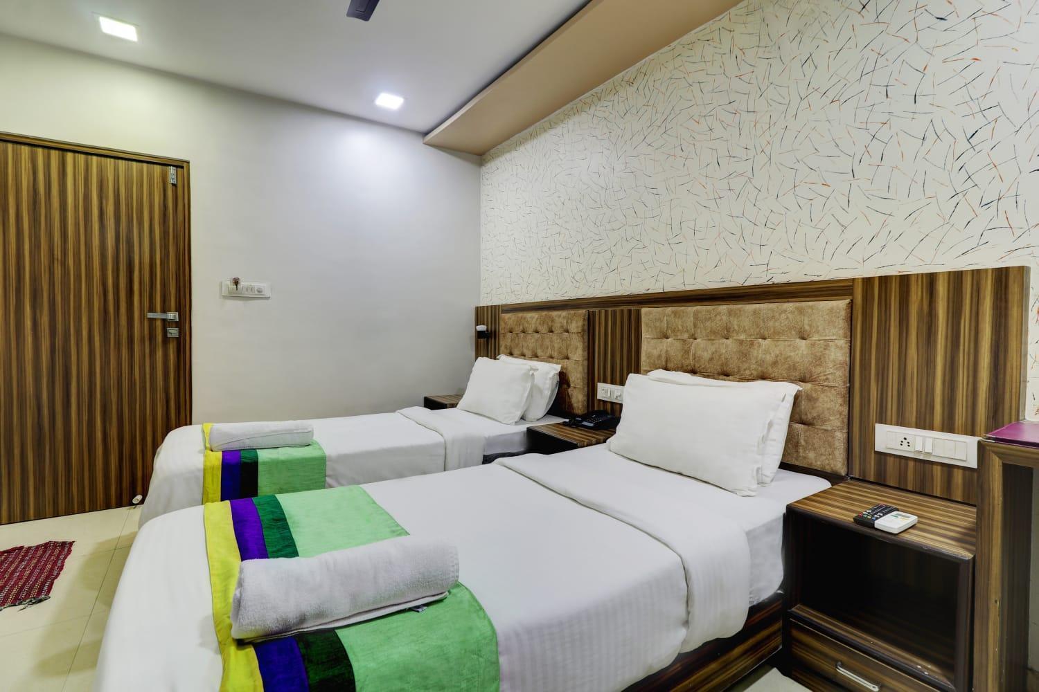 Hotel Blue Terminal Мумбаи Экстерьер фото