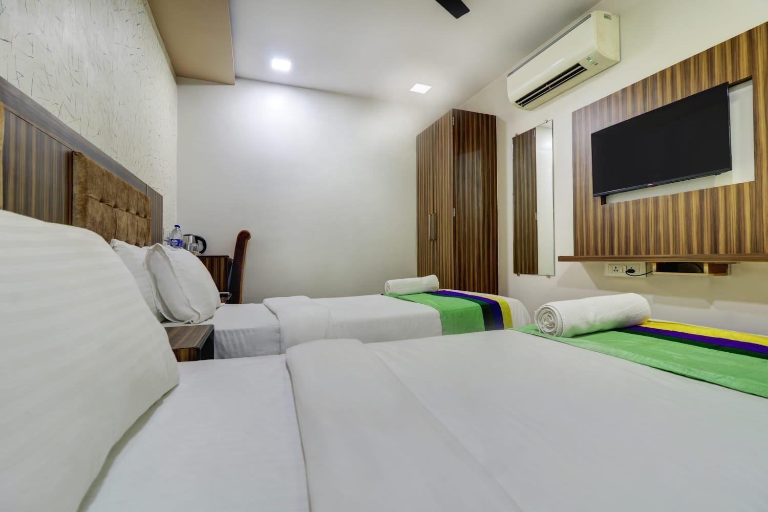 Hotel Blue Terminal Мумбаи Экстерьер фото