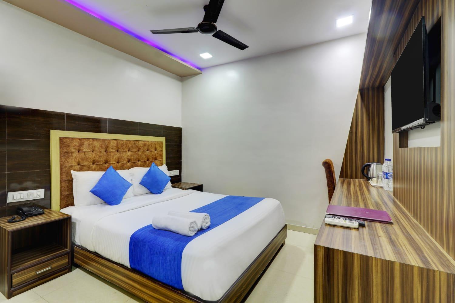 Hotel Blue Terminal Мумбаи Экстерьер фото