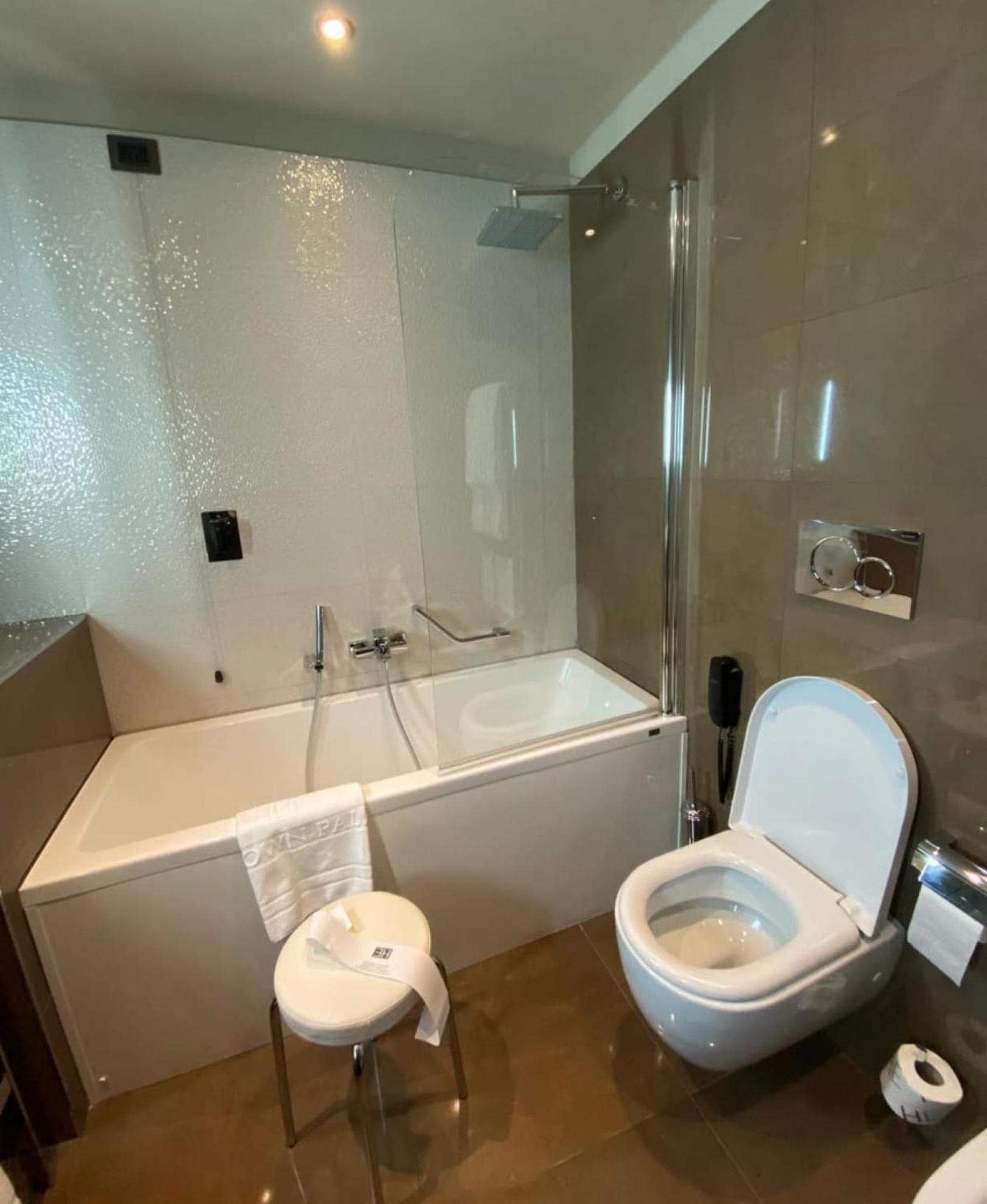Hotel Blue Terminal Мумбаи Экстерьер фото
